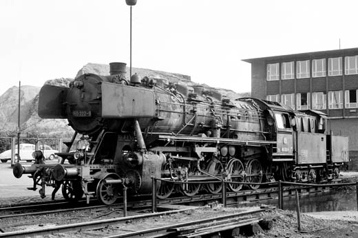 Steam locomotive BR 50 with cab tender for the escort of fraight train.<br /><a href='images/pictures/Tillig/02297.jpg' target='_blank'>Full size image</a>